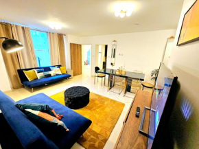 Modern Hyde Park Home with Private Entrance & Private Back Patio near Bayswater & Paddington Stations